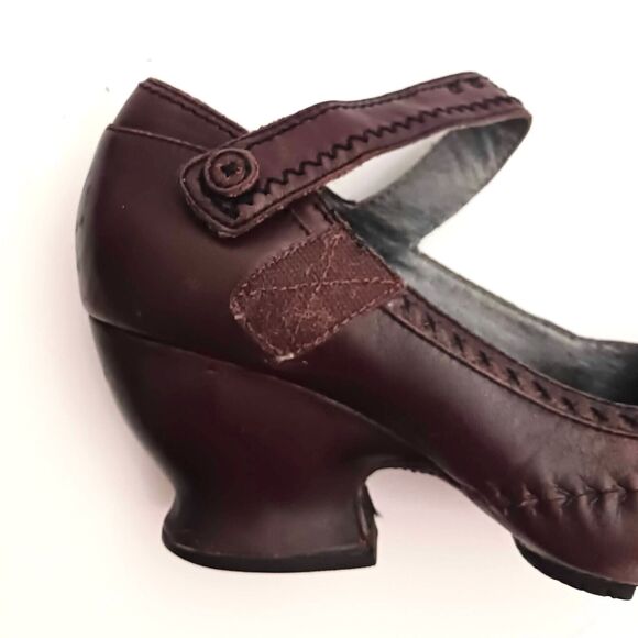 Indigo by Clarks Mary Jane Brown Leather Square Toe Curved Heel Sz 8.5 - Picture 8 of 9